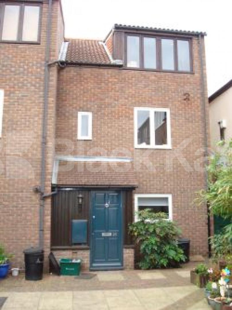 			New Instruciton, 3 Bedroom, 1 bath, 1 reception Flat			 Jutland Close, ARCHWAY N19